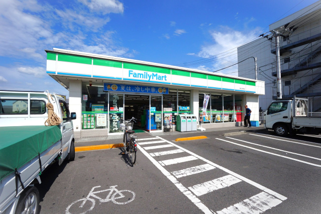 コンビニ　ファミリーマート 高松三条町店（コンビニ）まで270m
