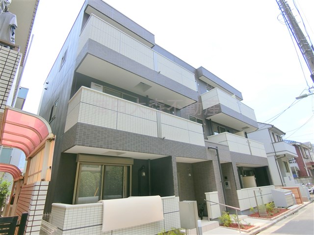 建物外観　2023年6月築　重量鉄骨造地上3階建て総戸数9戸1K 1D