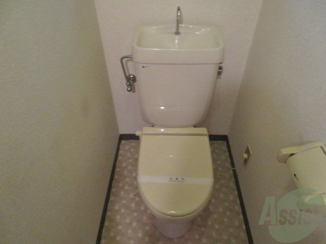 トイレ　こちらはトイレです。清潔感があり、安心して使用できます。