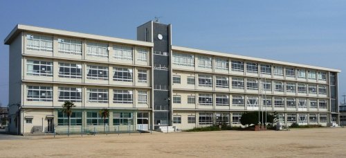 小学校　加古川市立氷丘南小学校（小学校）まで313m