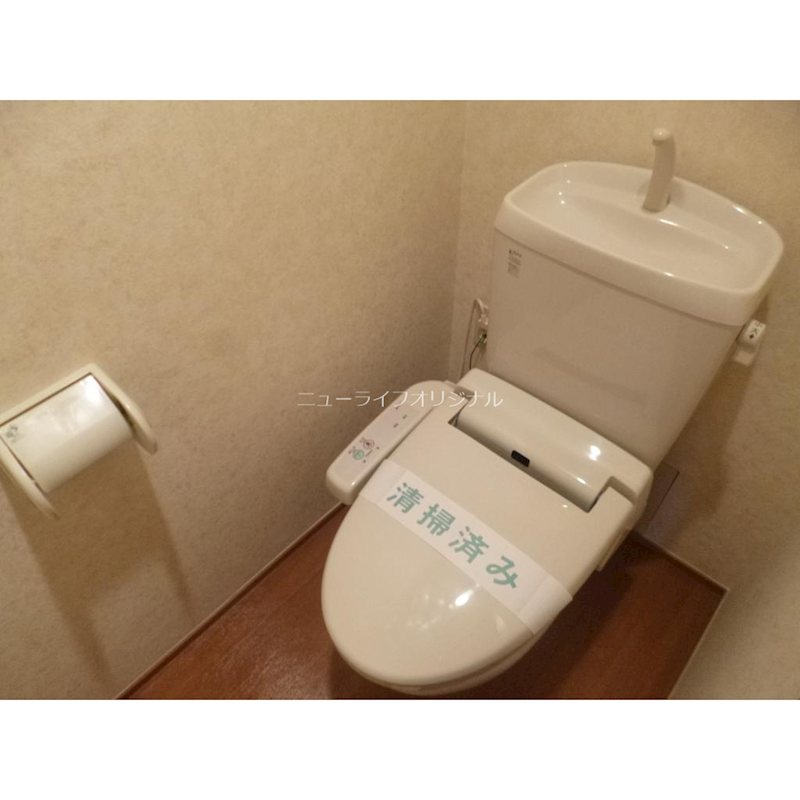 トイレ　トイレには快適な温水洗浄便座付