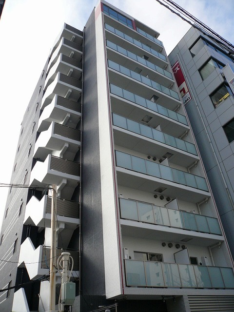 建物外観　１０階建ての賃貸マンション