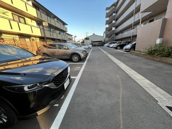 駐車場　敷地内駐車場！