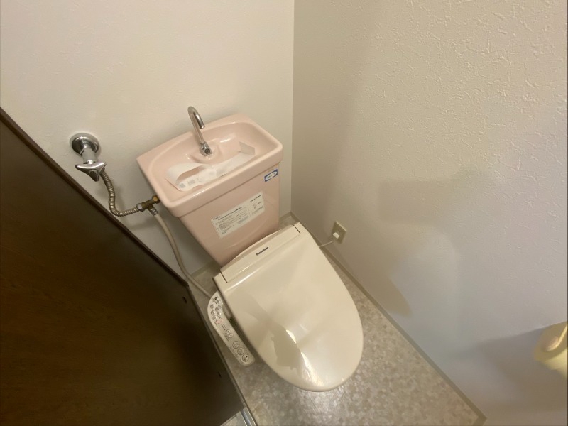 トイレ　こちらはトイレです。清潔感があり、安心して使用できます。