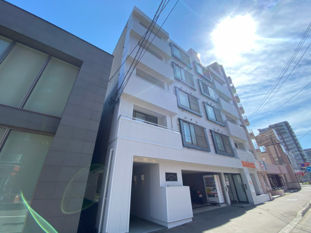 建物外観　札幌市中央区北５条西「シュヴェルニー北円山」
