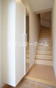 玄関　収納もある玄関です