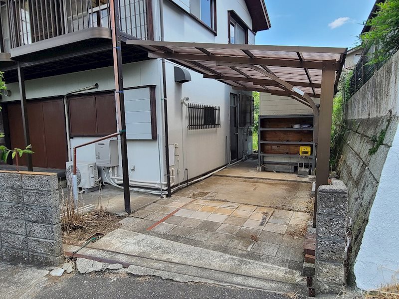 駐車場　カーポート付き