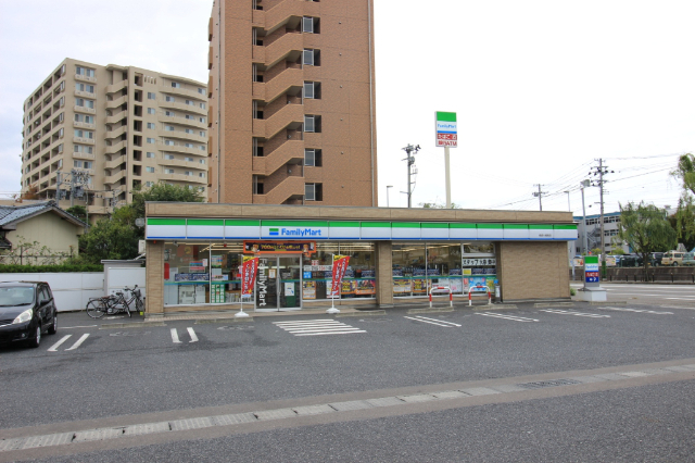 コンビニ　ファミリーマート柳都大橋南店（コンビニ）まで52m
