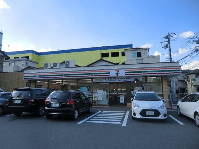 コンビニ　セブンイレブン（コンビニ）まで161m