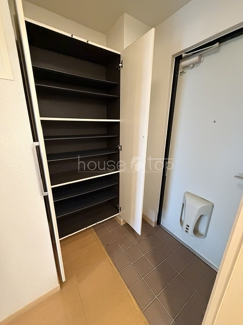 玄関　◆実際のお部屋の写真です♪