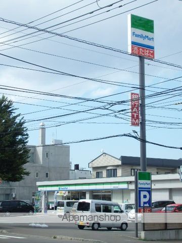 コンビニ　ファミリーマート（コンビニ）まで254m