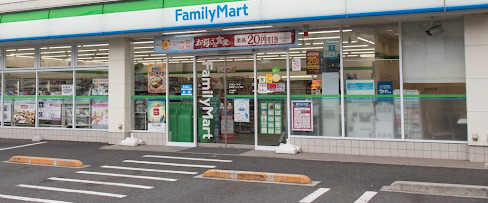 コンビニ　ファミリーマート 板橋坂下三丁目店（コンビニ）まで817m