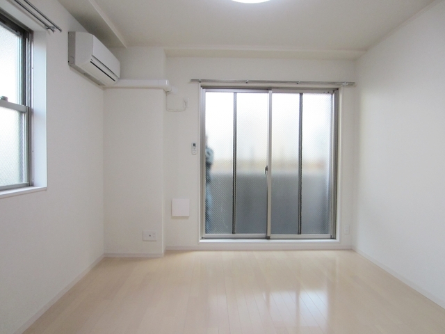 居室・リビング　2面採光の角部屋です