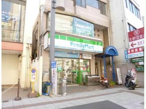 コンビニ　ファミリーマートびわ湖浜大津駅前店（コンビニ）まで80m