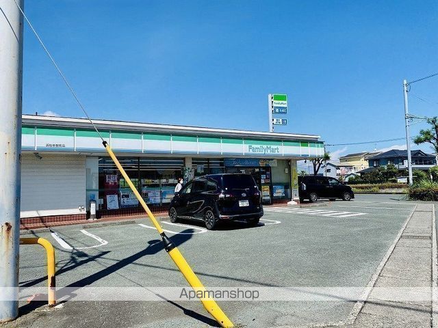 コンビニ　ファミリーマート（コンビニ）まで979m