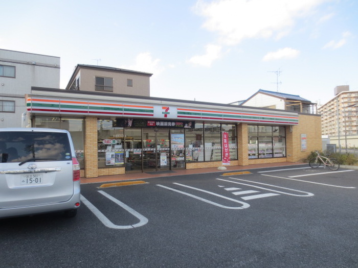 コンビニ　セブンイレブン（コンビニ）まで330m