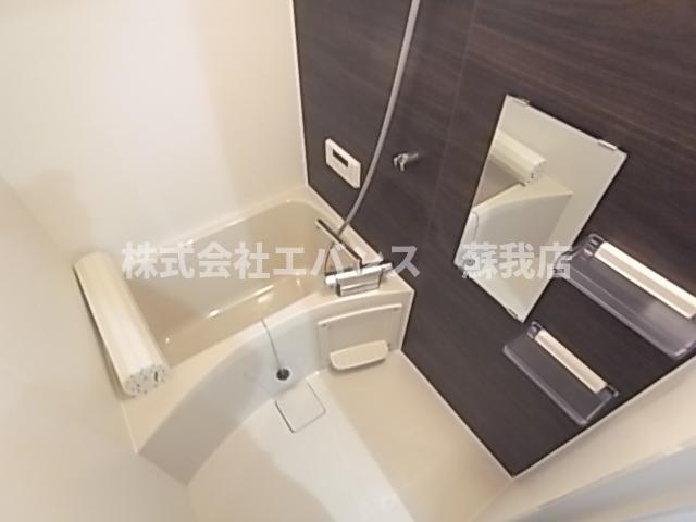 バス・シャワールーム　コンパクトで使いやすいお風呂です