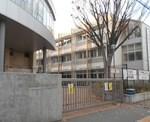中学校　世田谷区立深沢中学校（中学校）まで184m