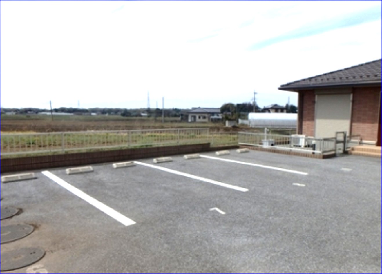 駐車場　敷地内駐車スペース