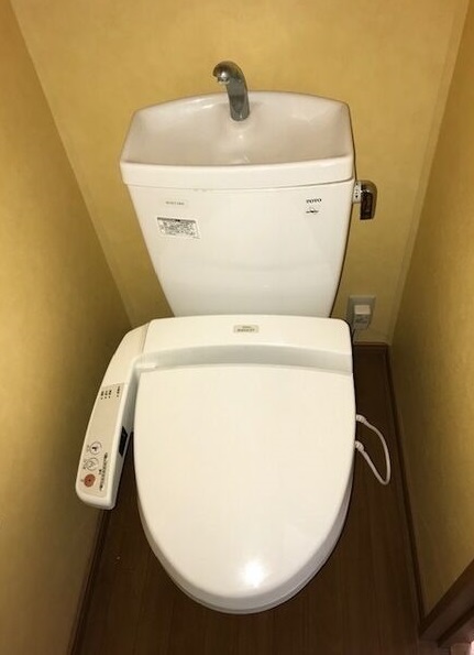 トイレ　温水洗浄便座付トイレ