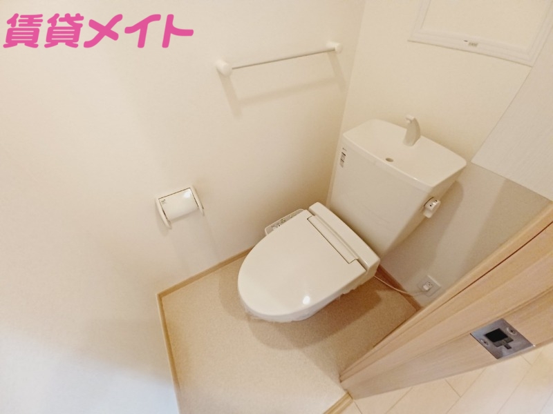 トイレ　別棟別部屋参考写真です