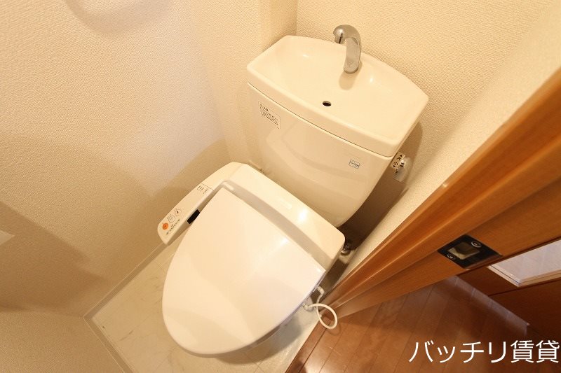 トイレ　別号室写真の為現況を優先致します。