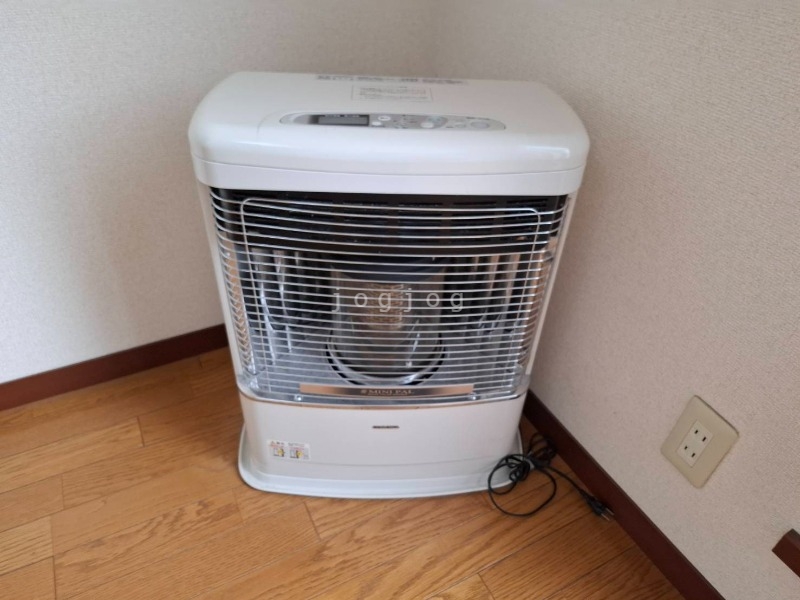 その他設備　冬はあったか灯油ストーブです。