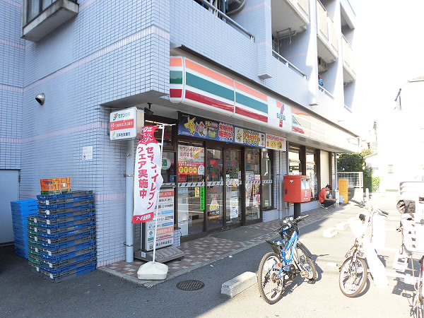 コンビニ　セブンイレブン（コンビニ）まで200m