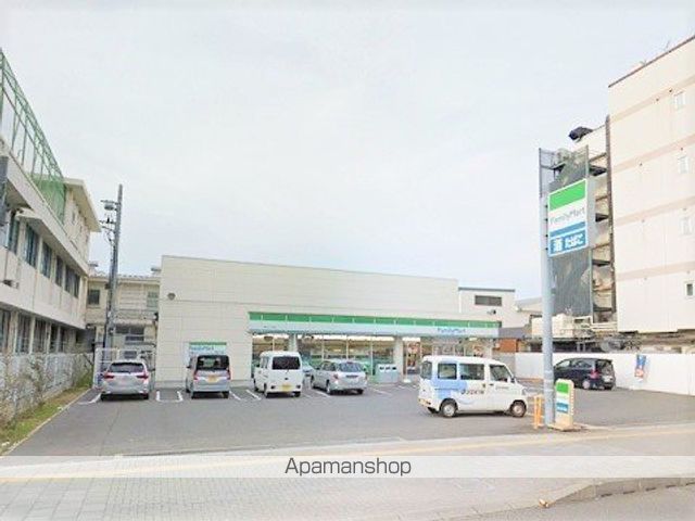 コンビニ　ファミリーマート（コンビニ）まで320m