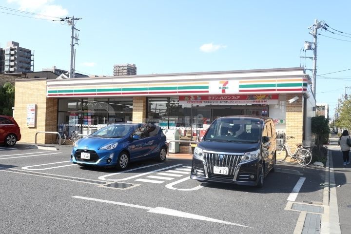 コンビニ　セブンイレブン篠崎インター店（コンビニ）まで80m