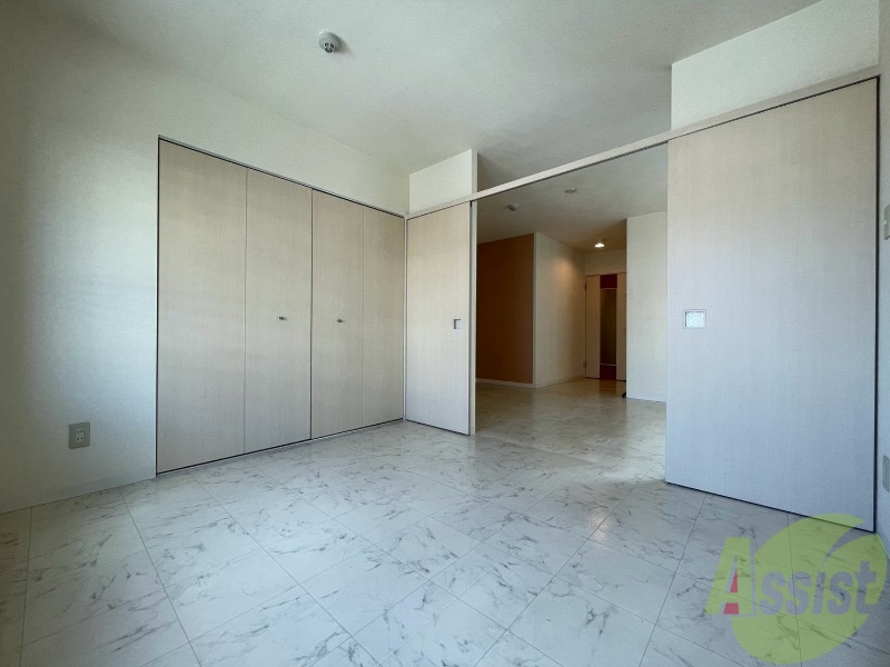 その他部屋・スペース　こちらのお部屋は光が差し込む、温かみのあるお部屋です。