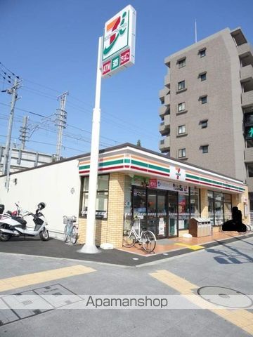 コンビニ　セブンイレブン（コンビニ）まで129m