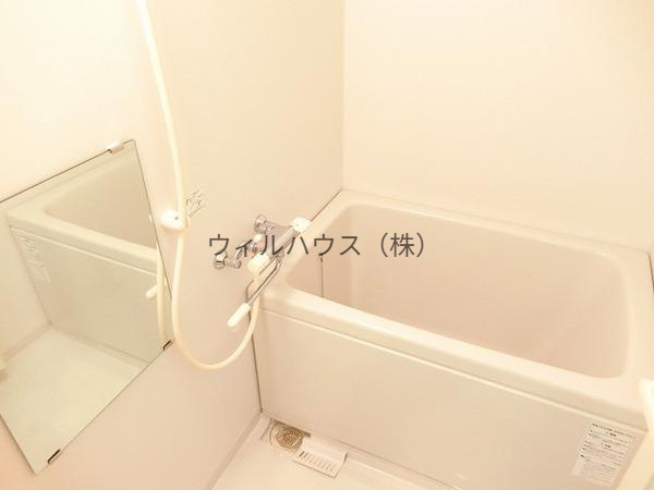 バス・シャワールーム　浴室乾燥機付きバス！