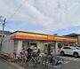 コンビニ　デイリーヤマザキ平野本町店・少しレアな感じがまたいい♪（コンビニ）まで345m