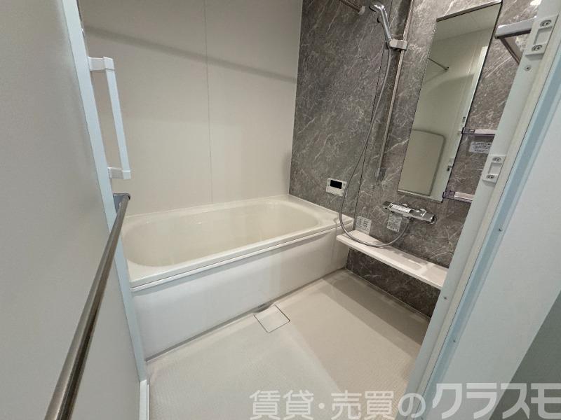 バス・シャワールーム　浴室乾燥機＆追焚機能付き広々バスルーム♪