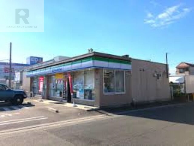 コンビニ　ファミリーマート東大阪吉田下島店（コンビニ）まで586m