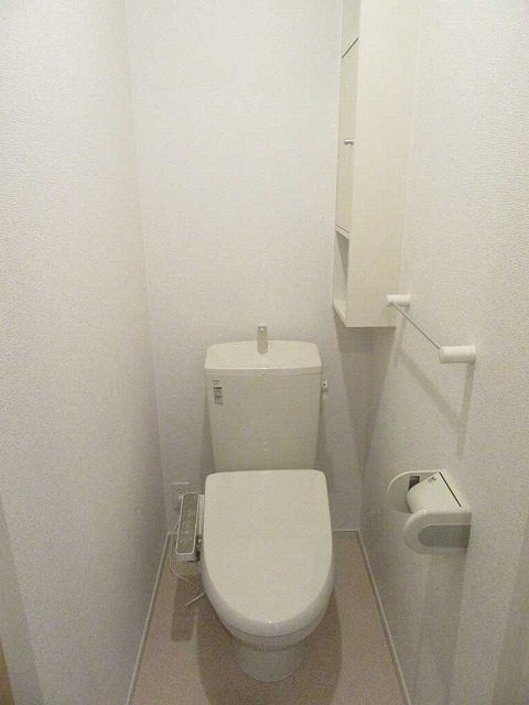 ＪＲ呉線 安浦駅 徒歩17分 2階建 築11年のトイレ写真