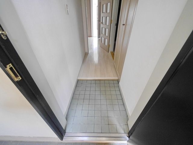 玄関　※別部屋同間取り参考写真※
