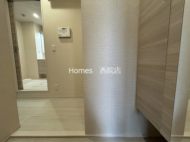 玄関　同タイプ別部屋の写真です。