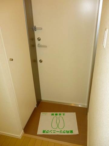 玄関　同タイプ2Fの室内写真（参考写真）になります。