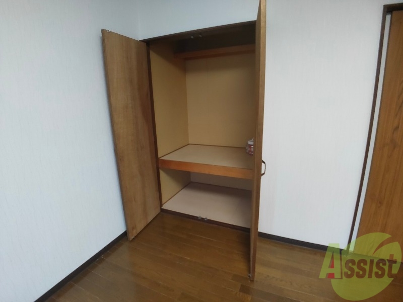 収納　寝室の収納です。部屋がすっきり片付きます。