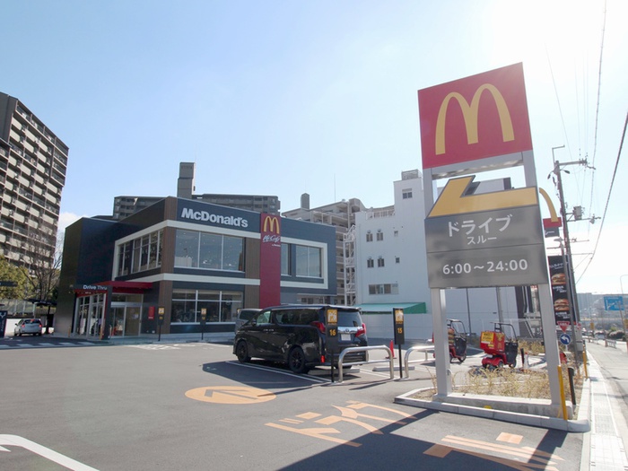 飲食店　マクドナルド 豊中上新田店（飲食店）まで700m