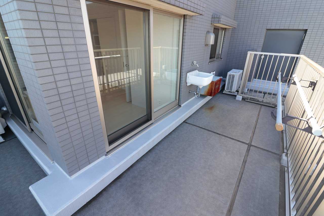バルコニー　※同物件、別部屋の写真です。