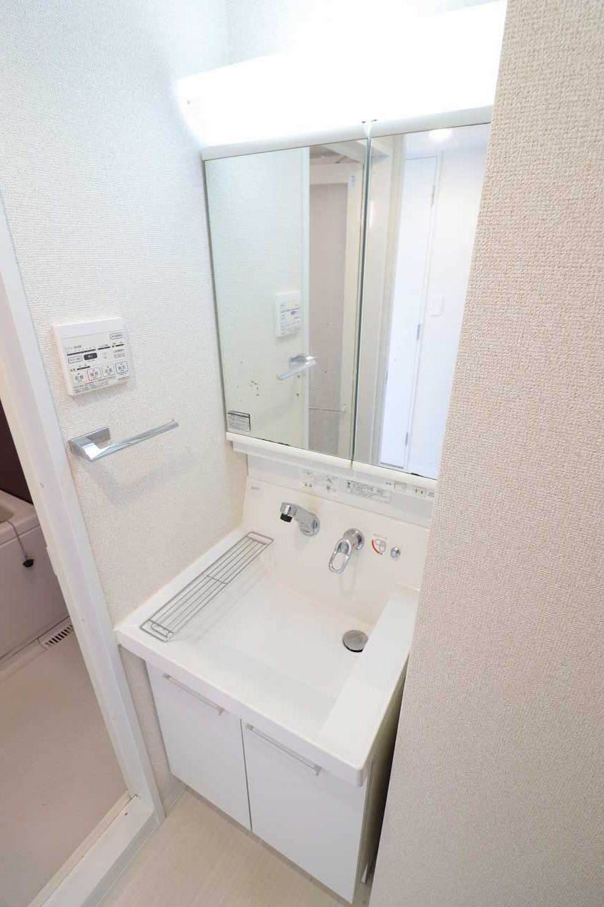 洗面設備　※同物件、別部屋の写真です。