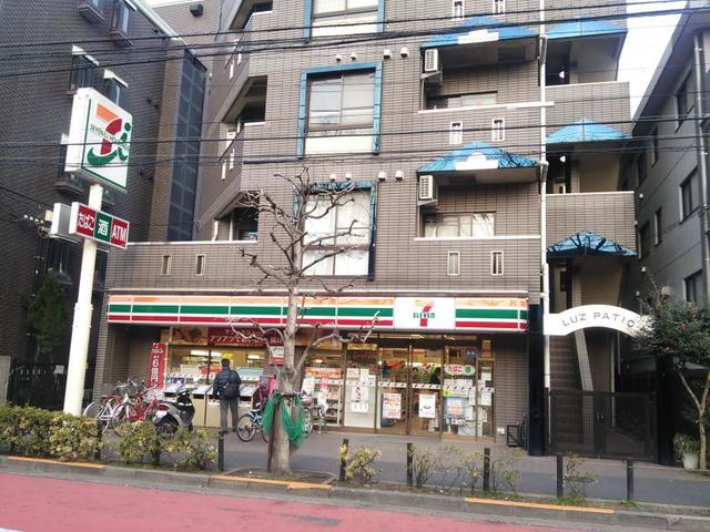 コンビニ　セブンイレブン世田谷区役所前店（コンビニ）まで437m