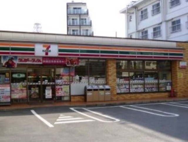 コンビニ　セブンイレブン世田谷若林4丁目店（コンビニ）まで611m