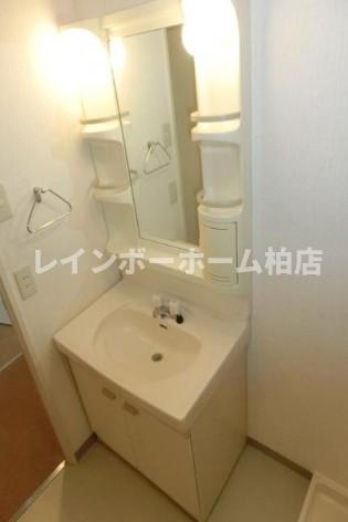 洗面設備　独立洗面台です