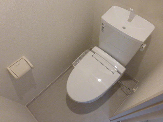 トイレ　WC　温水洗浄便座付