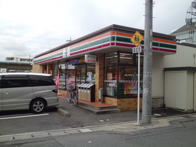 コンビニ　セブンイレブン松戸三ケ月店（コンビニ）まで721m