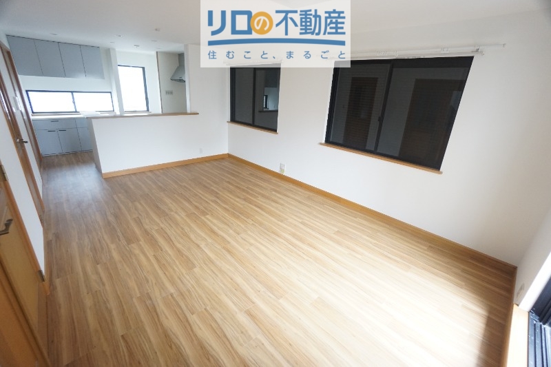 伊丹市安堂寺町戸建の居間写真